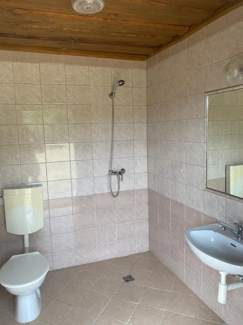 Dámské sprchy + WC