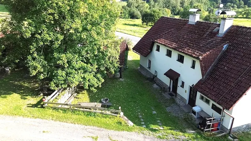 Dvůr s pergolou